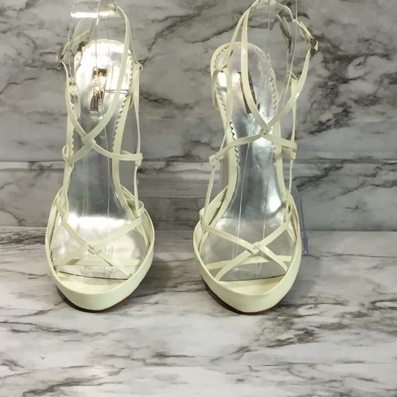 Report Signature Women's Cream Strappy Sandals - Picture 4 of 12